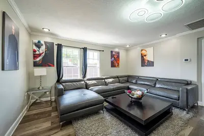 Image de 3br Home Sleeps 8 Downtown Med Ctr /pet/Ev