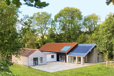 Image de Missy's House in the Woods - a fully accessible property that sleeps 10 guests.