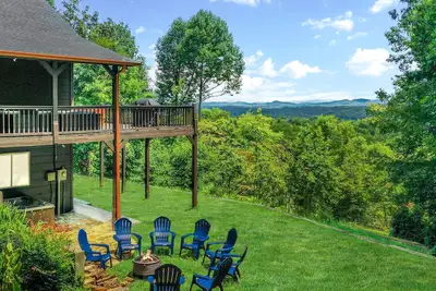 Image de Mountain View Luxury Lodge! Movie Theater, Hot Tub, Fire Pit!