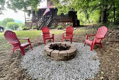 Image de Cabin on Main- Cozy Downtown Burnsville!