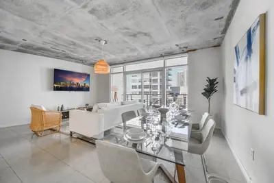 Image de Awesome Apt at Midtown W/Pool & Free Parking