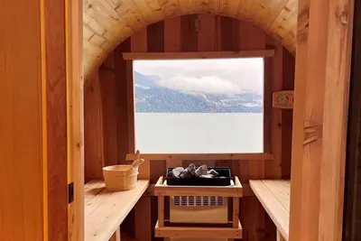 Image de The Lodge on Harrison Lake Cabin #1, 2 bedroom