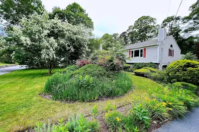 Image de Bright & Spacious house with A/C - close to beach