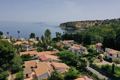 Image de Very comfortable panoramic apartment in villa 30 meters from the sea