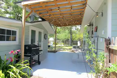 Image de House of Zen - Walk to the beach, Huge fenced back yard, Outdoor shower!