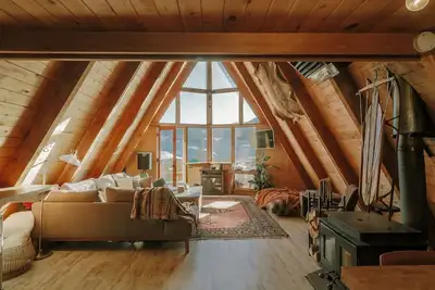 Image de Cozy A-Frame with Million Dollar Views!
