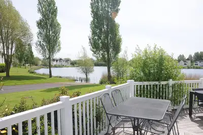 Image de Luxe 3 chambres lacustre tourelle lodge avec une pellicule autour du pont privé