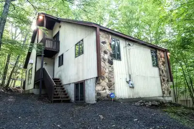 Image de GreatRoom, soaring ceilings, window walls, F\/Place Just what you are looking for.
