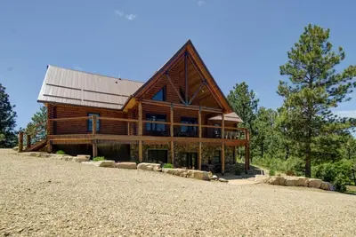 Image de Endless Pines. Black Hills Cabin with views, hot tub and deck!