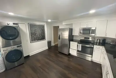 Image de Art | Stainless | Hardwood | Granite | Walkable