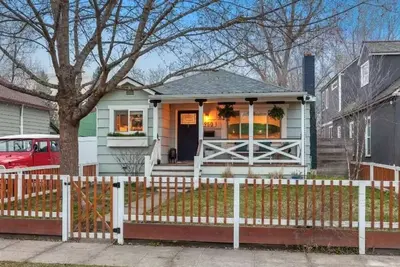 Image de Cozy home walking distance from Downtown!