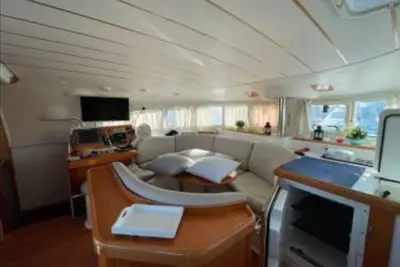 Image de Catamaran tout confortdon't book before we make sure we have a boat available