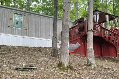 Image de Lake views in fall, sleeps up to 4 with a hot tub.