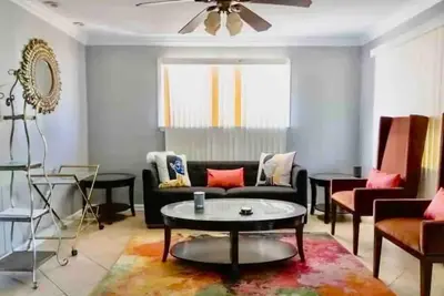 Image de Safe, quiet, comfy single family home cl, 10 min drive to downtown