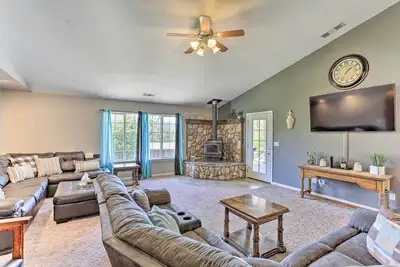 Image de Private Pool & Game Room: Family Weaverville Gem