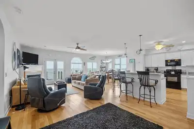 Image de 5br Oceanfront House in North Topsail Beach with Elevator - Sleeps 12