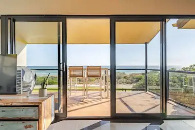 Image de Luxurious beachfront, panoramic views