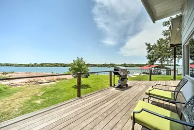 Image de Waterfront Kingsland Home w/ Boat Dock & Slip