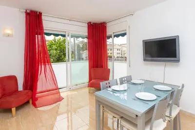 Image de Confortable appartement pour 7 personnes avec climatisation, Wifi, Tv, animaux admis et parking