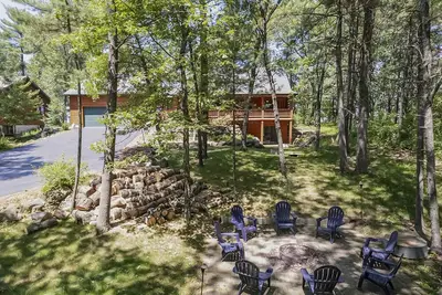 Image de Peace And Quiet Sand Valley Spacious log home with tranquil lake view