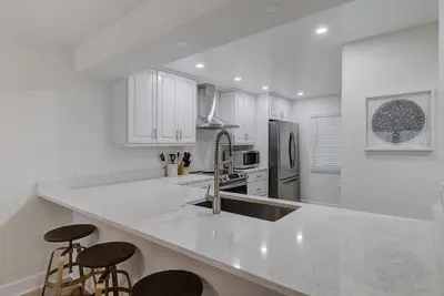 Image de Brand New Renovated Unit with Partial Ocean View and Heated Pool, Hot Tub and Tennis Court