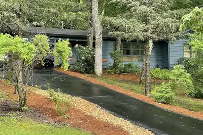 Renovated Highland’s cottage - private and 3 minutes from downtown!