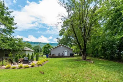 Image de Fenced yard - Dogs - 1 mile The Venue - 10 min to Chattanooga-Lookout Mountain