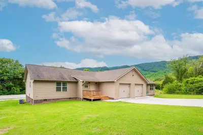 Image de Walk to the Venue - 10 minutes to Downtown and Lookout Mountain - hiking, biking