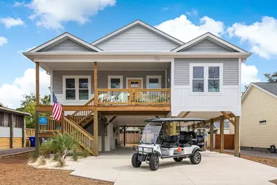 Image de Dog Friendly, Gorgeous home with 6 seater Golf Cart - minutes from the beach.