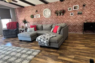 Image de Historical Downtown 2 Bedroom Upstairs Loft