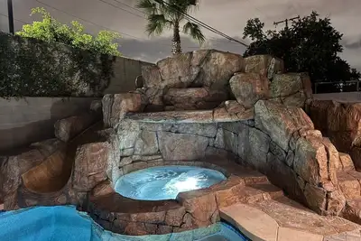 Image de Terrific 7-bedroom house with Ac in sunny Anaheim