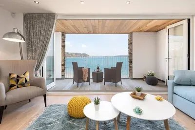 Image de 3 The Bay, a three bedroom apartment sleeping 8 guests overlooking the ocean