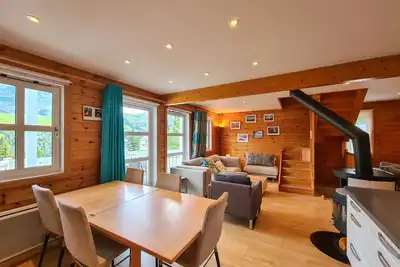 Image de Chalet lumineux avec poêle à bois, Wifi gratuit, garage – 3 chambres, 2 sdb, terrasse sud, Hameau de Flaine