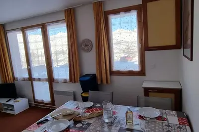 Image de Studio pratique proche pistes avec terrasse et animaux admis