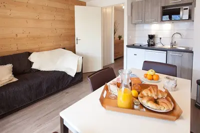 Image de Studio lumineux avec balcon à Briançon, accès direct aux pistes, coin montagne & Wi-Fi gratuit