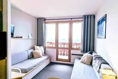 Image de Appartement rénové au pied des pistes avec balcon et casier à skis