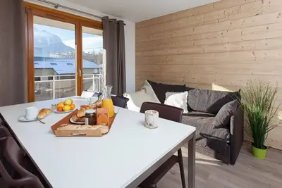 Image de Studio rénové avec balcon sud près des pistes, Casier à skis et Wifi gratuit, Serre Chevalier