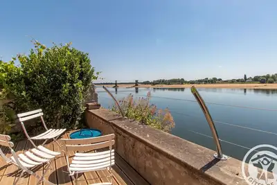 Image de Maison Authentique sur 3 Niveaux avec Terrasse et Vue Loire