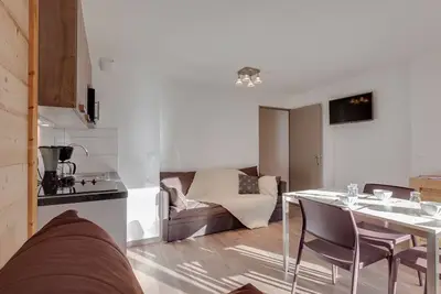 Image de \"Studio rénové au pied des pistes à Briançon, proche centre, balcon sud, wifi gratuit\"