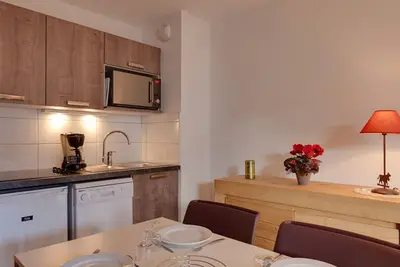 Image de Studio rénové avec balcon près des pistes à Briançon - WiFi gratuit, coin montagne, animaux acceptés