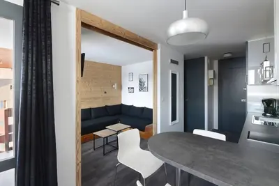 Image de Studio rénové sur les pistes, balcon, accès direct ski, Wifi inclus