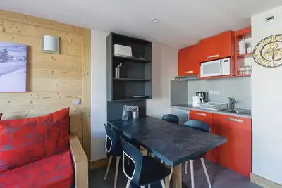 Image de Appartement rénové 2 pièces avec Balcon, Proche Pistes, Parking et Animaux Acceptés