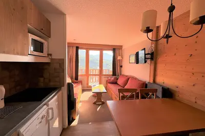 Image de Studio cabine au pied des pistes avec balcon et casier à skis