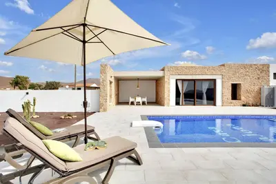 Image de Maison de vacances Villa Casa Rural Sajoná avec vue sur la mer, piscine et Wi-Fi