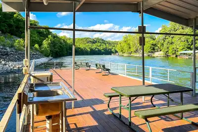 Image de Waterfront Gem w/ Deck & Views in Branson!