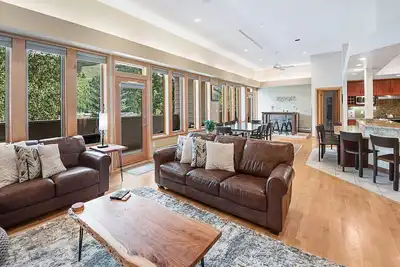 Image de Penthouse Condo w/ Grand Views | Walk to Gondola | 2 Masters & Decks