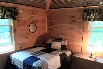 Image de Pines Retreat Getaway - Cozy Cottage, Short walk to Lake Noquebay