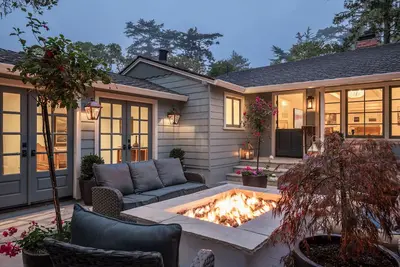 Image de Carmel-by-the-Sea, Walk to Town, Gourmet Kitchen, 3br, 2. 5ba, Courtyard, Firepit
