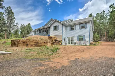 Image de Secluded Woodland Park Home - Hike & Bike!