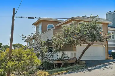 Image de Ridgecrest Retreat: 3  Br, 2. 5  Ba House in Cambria, Sleeps 6